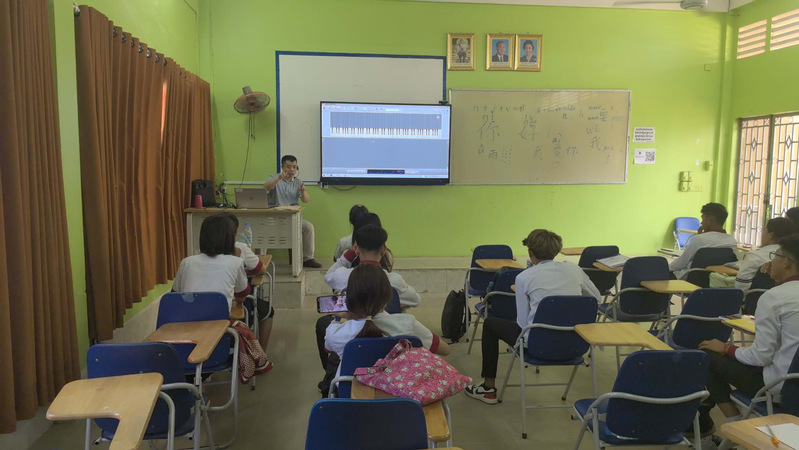 The first batch of Chinese language classes opened at Zhenghe College in Cambodia